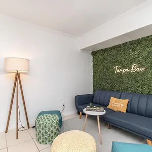  Holiday home 6 Bedroom Bucs Airport Mall Wifi United States
